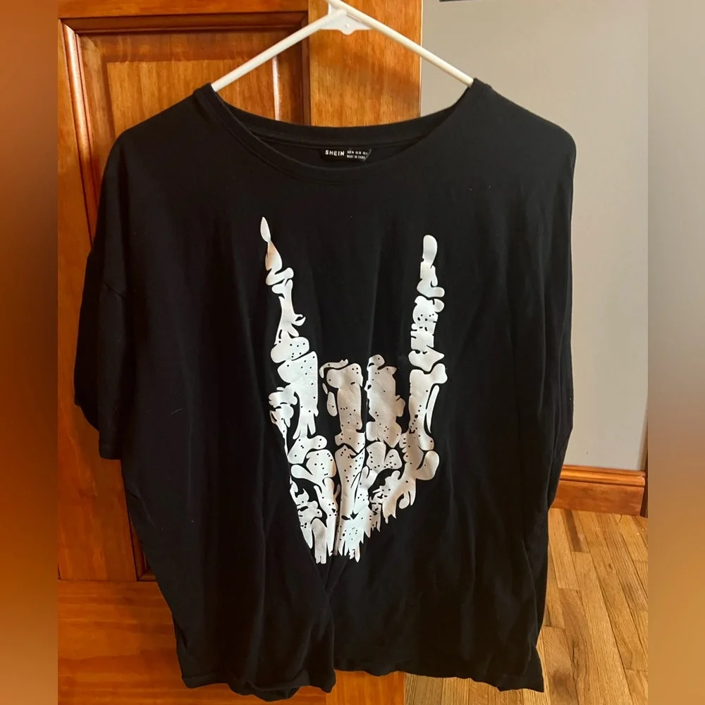 Graphic tee - Picture 1 of 2